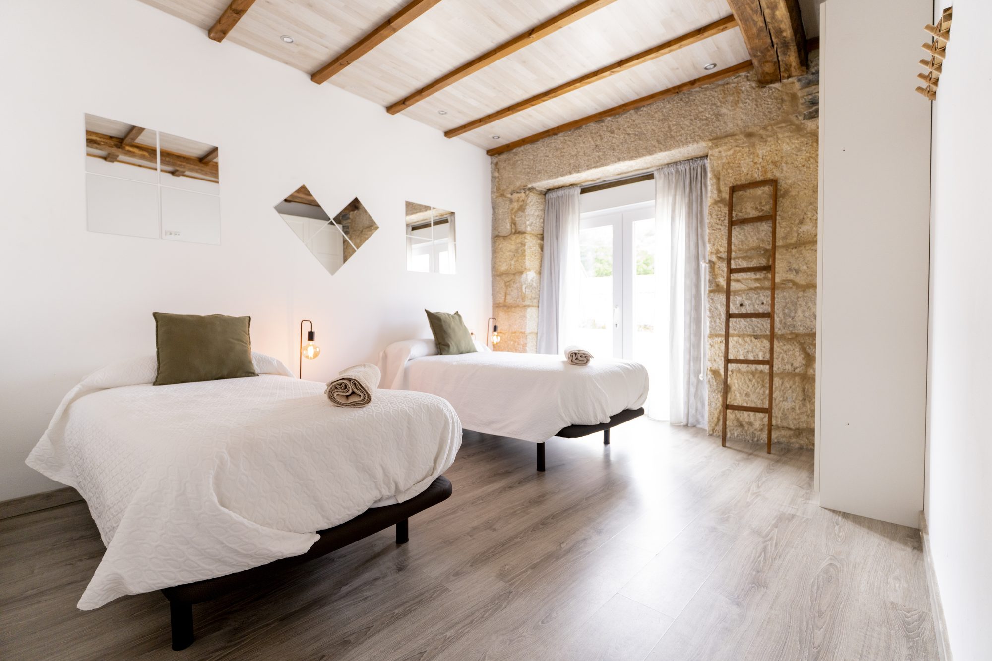 Habitación con luz natural de Casa Bubela
